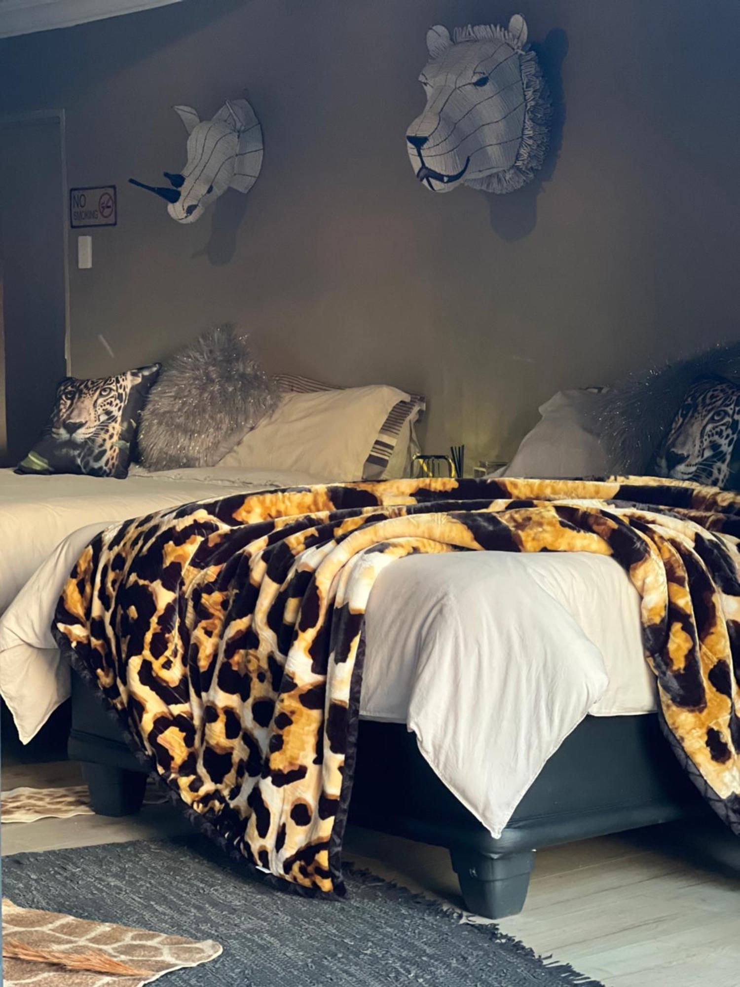 Lephalale Simba Safaris African Pride Exotic Lodge מראה חיצוני תמונה